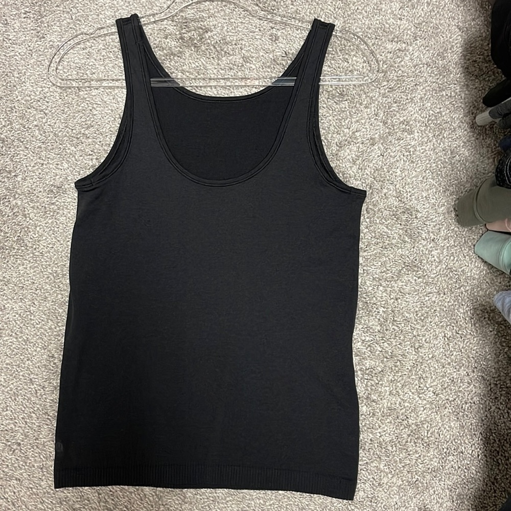 Lululemon black tank